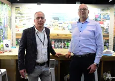 Ronald Vervoeld en Bas van Diemen namen de winkelinrichting van Gebr. Eveleens mee naar de beurs.